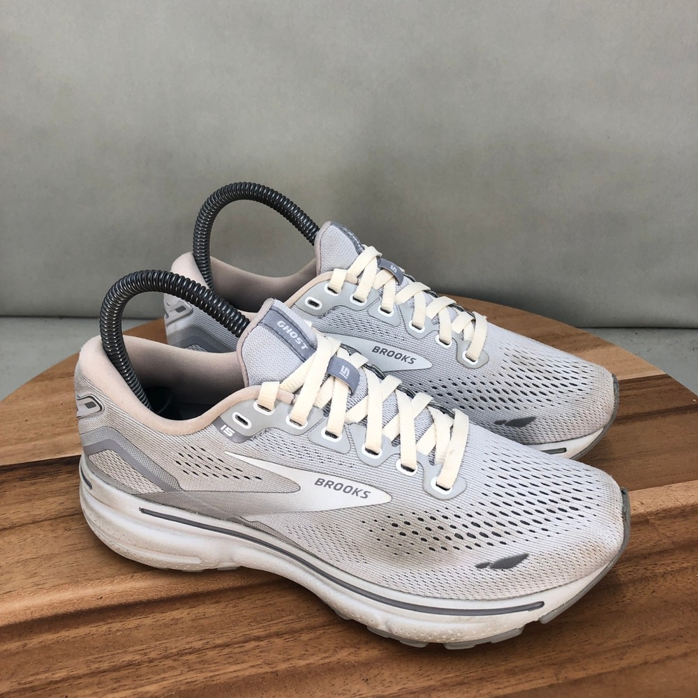 Brooks Ghost 15 Womens Running Shoes Grey White Cushioned Size 6 Medium B